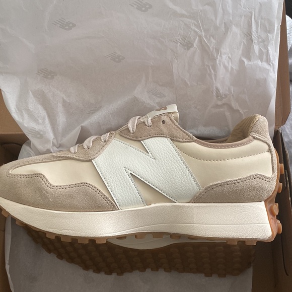 New Balance Shoes - New Balance 327 sneakers